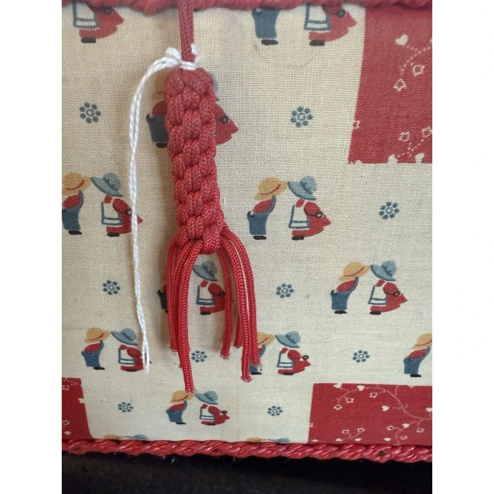 Vintage Sewing Basket Filled w/ Notions Buttons Thread – Holly Hobbie Style